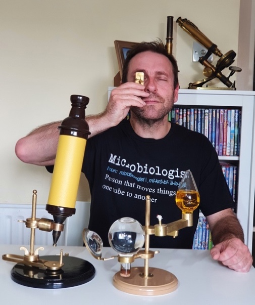 A picture containing person, wall, indoor, person
Description automatically generated